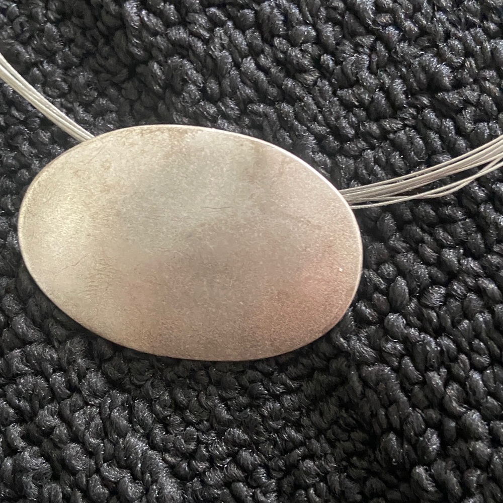 SILVER OVAL PENDANT NECKLACE MULTI WIRED CORD - Picture 3 of 5
